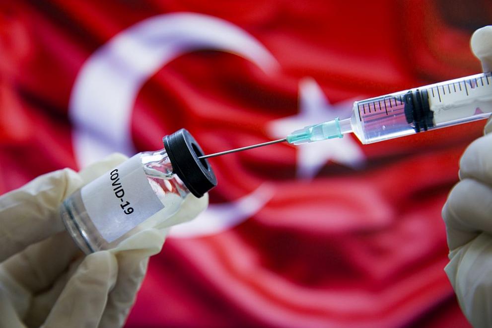 Турция започва да прилага от днес турската ваксина срещу COVID-19