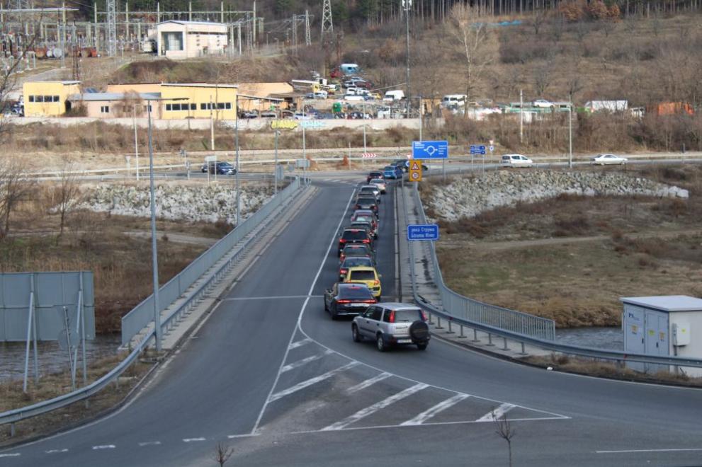 Интензивен, но без тапи е трафикът край Благоевград в последният