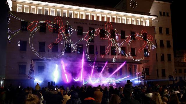 София посрещна Нова година със светлинно шоу (ГАЛЕРИЯ)