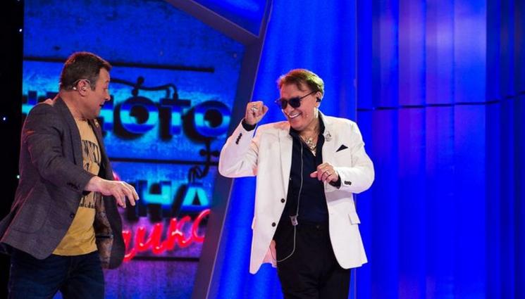 Васил Найденов Димитър Рачков - Торта обувка за Кеца от Рачков, певецът й отреди видно място до елхата в хола си (СНИМКА)