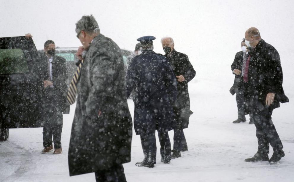 Снежна буря връхлетя американската столица Вашингтон и региона й, предадоха