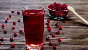 Учените са установили че сокът от червена боровинка помага за