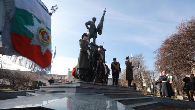 Расте, но не старее: 144 години от Освобождението на София (СНИМКИ)