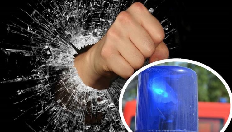 полиция юмрук - Агресия на пътя: Трима мъже се млатиха във Враца, на единия му счупиха ребрата