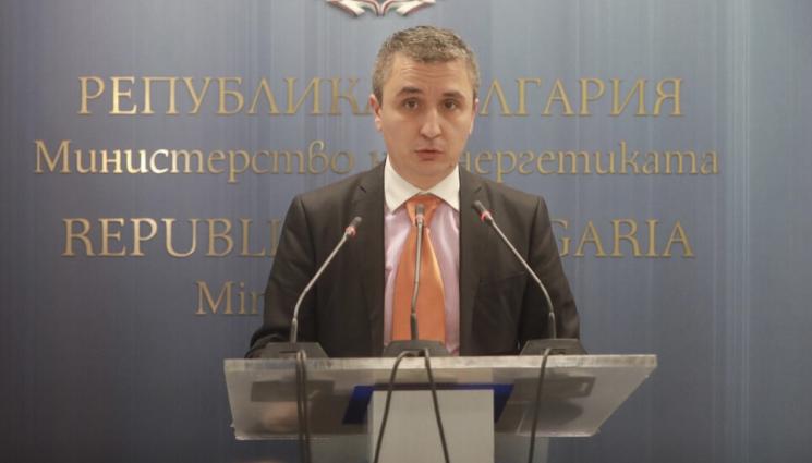 Александър Николов - Енергийният министър: Няма да допуснем фалити на топлоразпределителни дружества