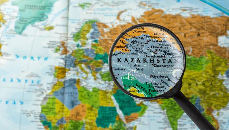 казахстан - Казахстан пламна истински – протестиращи превземат сградите на властта и ги палят
