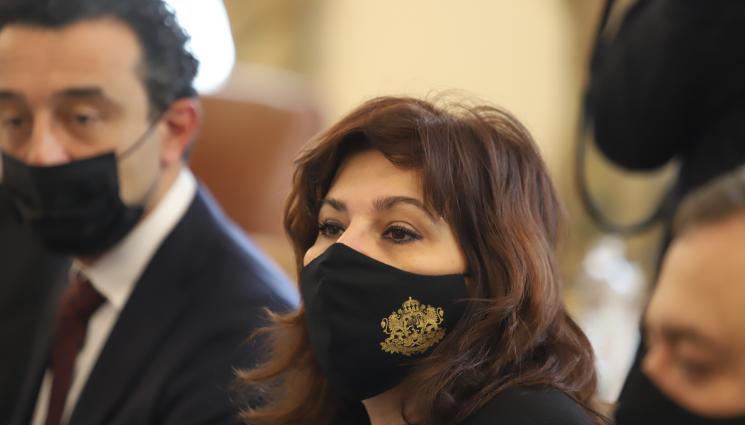 Асена Сербезова - Сербезова ще предприеме други мерки, преди да пристъпи към затваряне на училищата