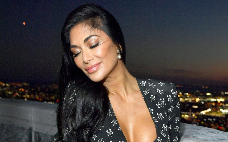 Кадрите са част от ангажимент на певицата за списание BASIC,