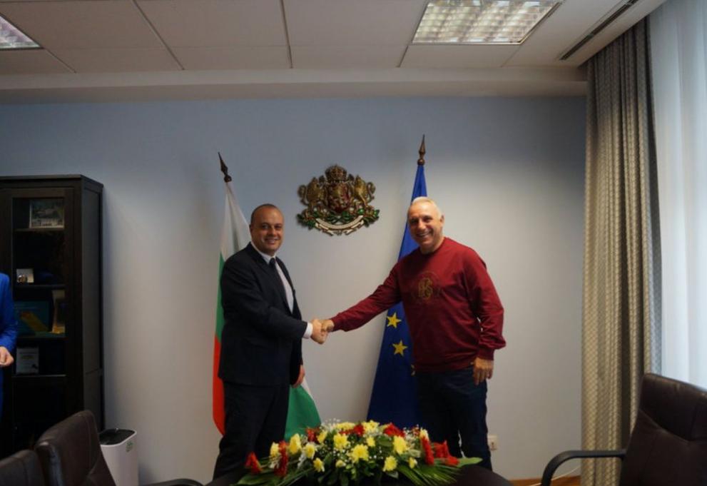 Министърът на туризма Христо Проданов проведе среща с Христо Стоичков.