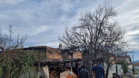 изгоряла къща