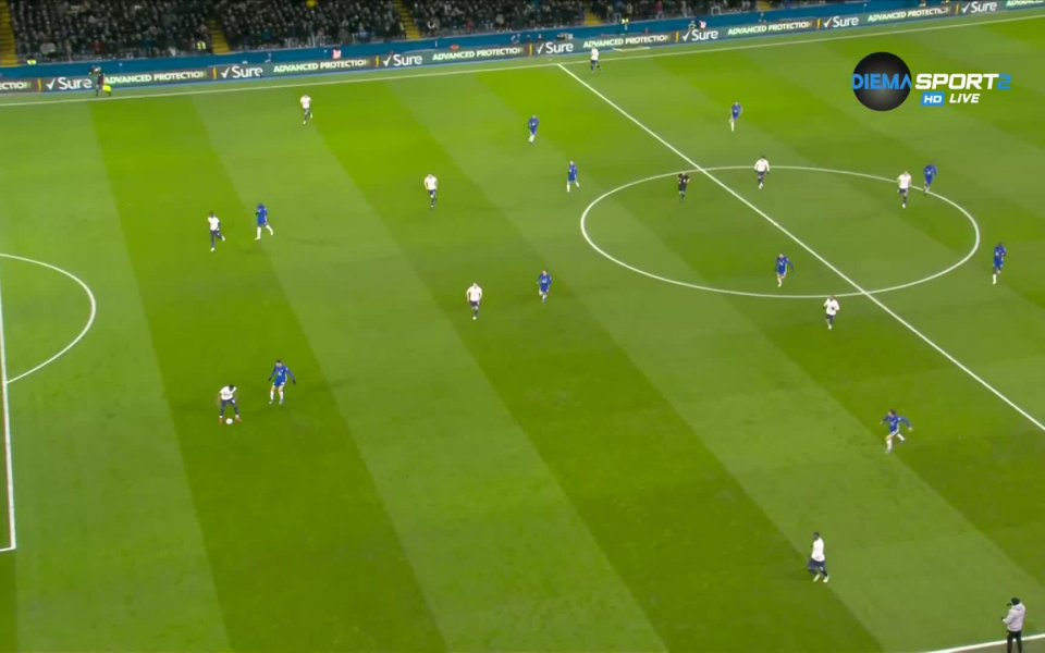 В 5-ата минута домакините откриха резултата. Маркос Алонсо открадна топката