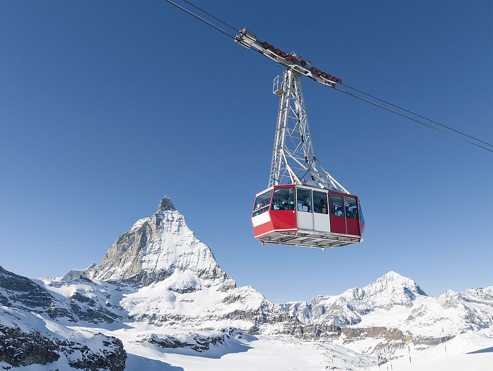 Очарователното алпийско селище се намира в подножието на Матерхорн, най-известната планина в Швейцария и има изключително модерна лифтова система.<br>
 