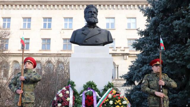 В много градове се честват 174 години от рождението на Ботев (СНИМКИ)