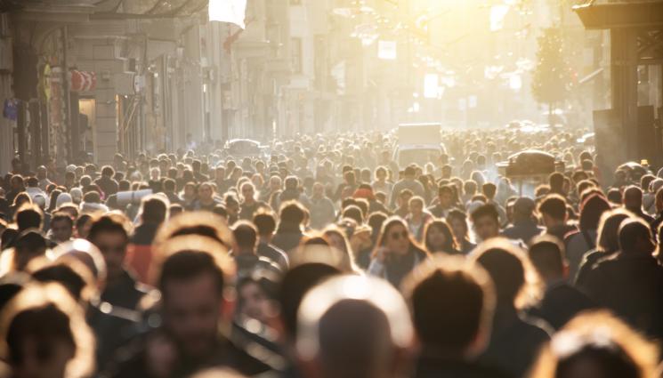 тълпа - „Тренд”: 2023 г. е била по-добра за българите в сравнение с предходните три години