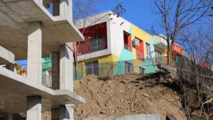 В Благоевград строеж на нова сграда доведе до опасно пропадане
