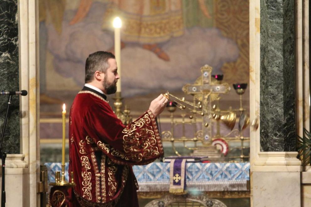 347 534 българи празнуват имен ден на Ивановден. Според народните