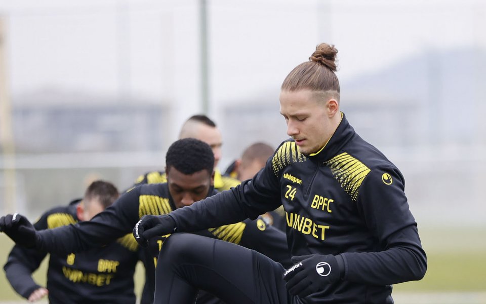 Халфът на Ботев Пловдив Кевин Янсон остава под карантина в