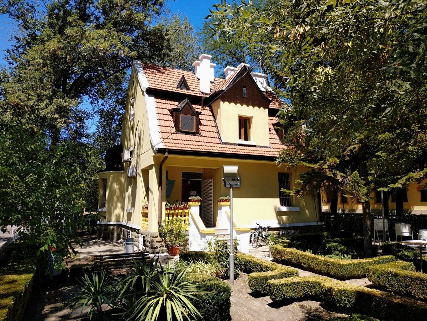 Стрелба по Духтевата къща