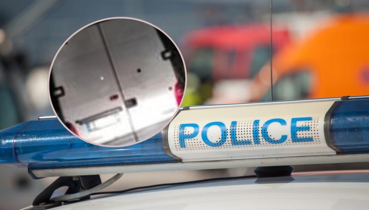 микробус полиция - Хванаха 43-ма мигранти в микробус край София