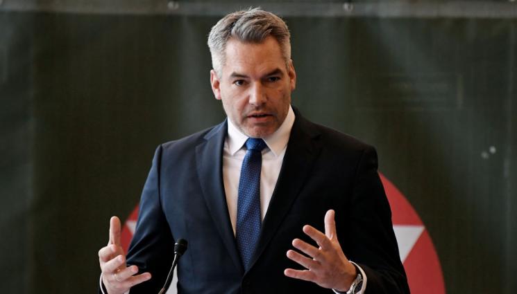 Карл Нехамер - Въпреки бустерната доза: Австрийският канцлер е заразен с COVID-19