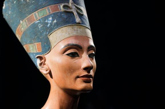  Нефертити си е правела маски от мед.