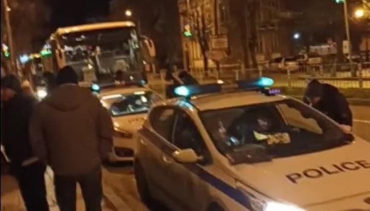 възраждане автобуси - НАПРЕЖЕНИЕ: Полицията спря рейсовете за протеста на „Възраждане“ от Варна