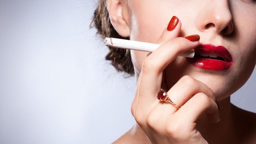 жена цигара пушене