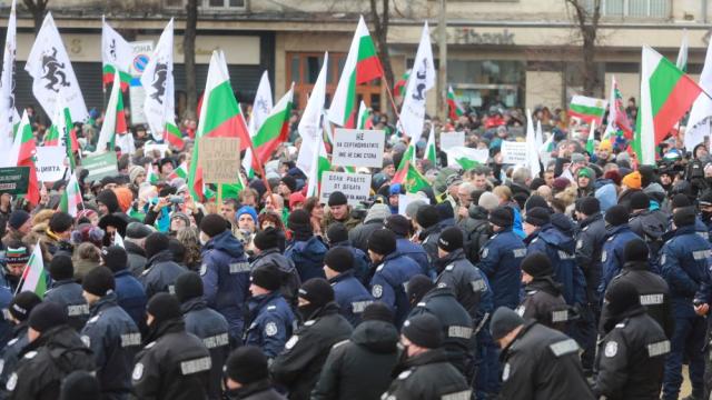 Срещу зеления сертификат: Протест и арести в центъра на София (СНИМКИ)