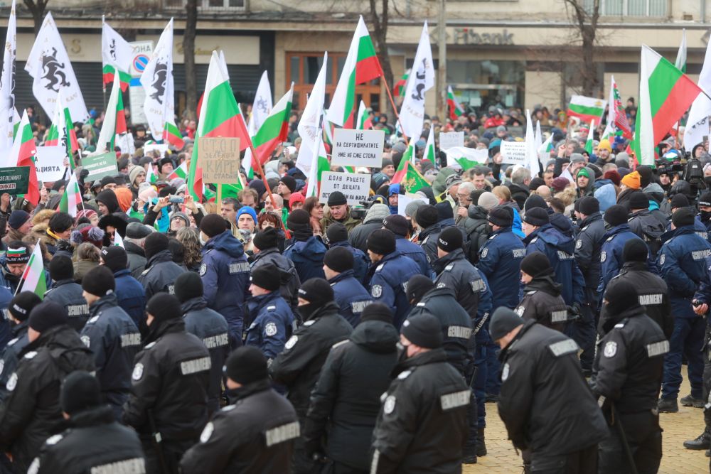 Протест срещу зеления сертификат в центъра на София