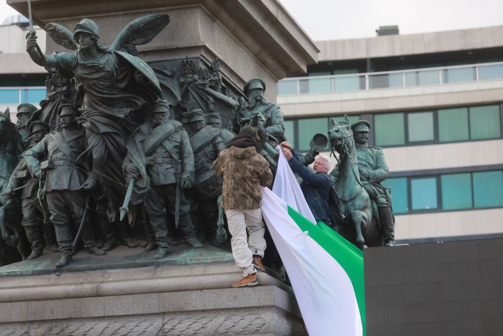 Протест срещу зеления сертификат в центъра на София