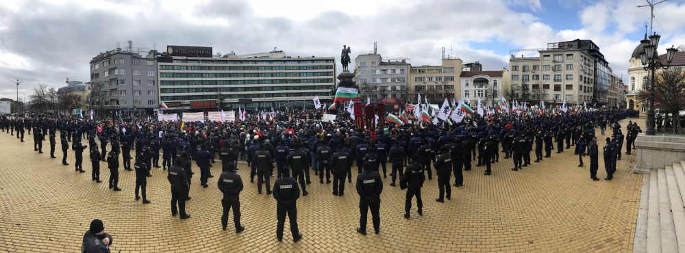 Протест срещу зеления сертификат в центъра на София