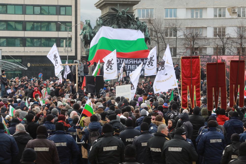 Протест срещу зеления сертификат в центъра на София