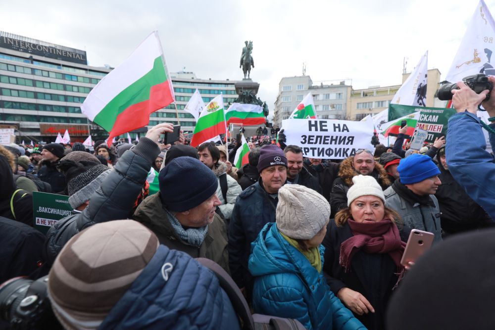 Протест срещу зеления сертификат в центъра на София