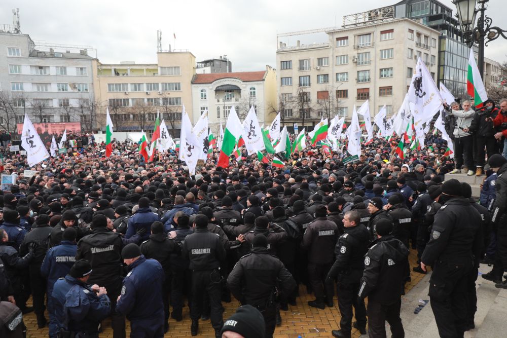 Протест срещу зеления сертификат в центъра на София