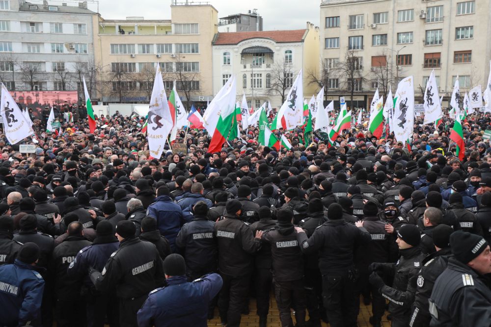 Протест срещу зеления сертификат в центъра на София