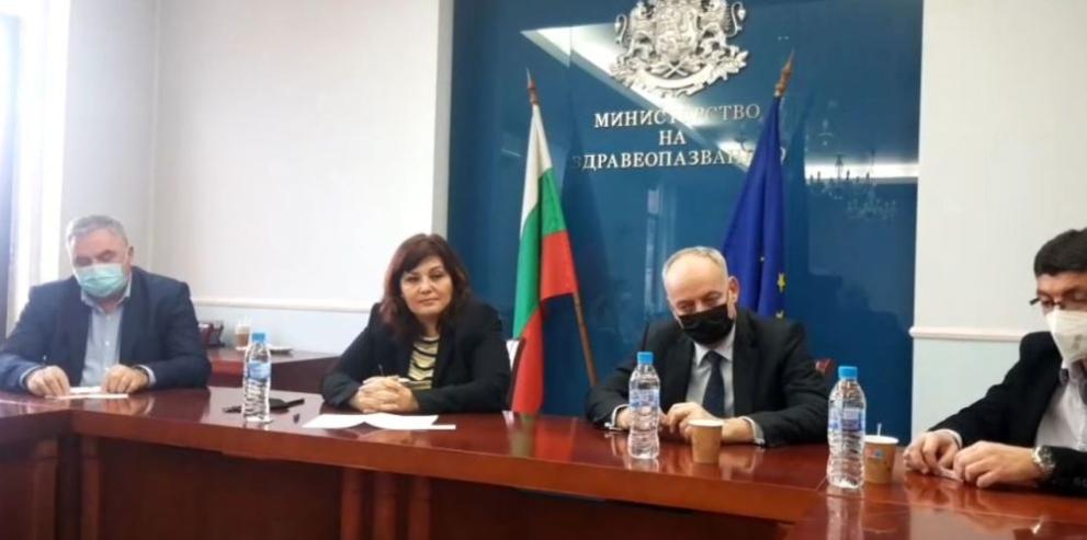 Здравният министър Асена Сербезова е на среща с представители на