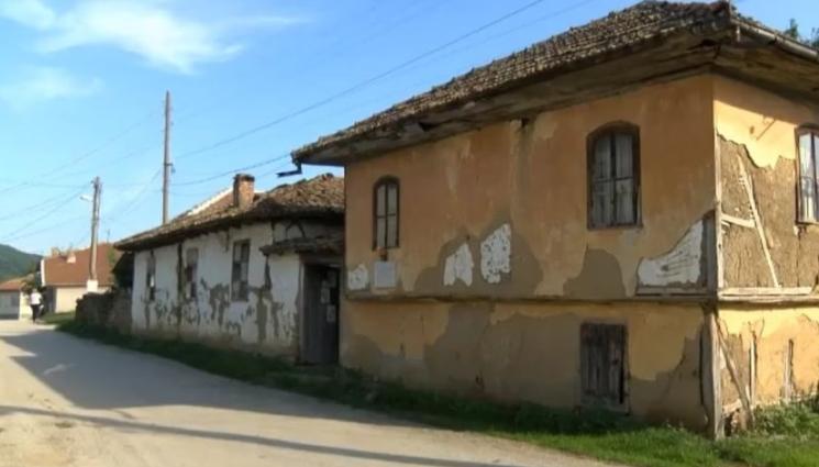 къщата на Сладкопойна чучулига - Спасяват къщата на Сладкопойна чучулига