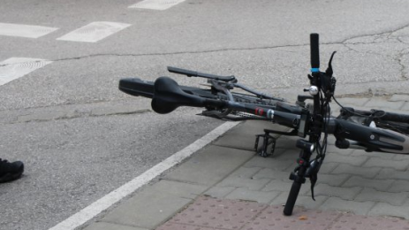 блъснат велосипедист колоездач