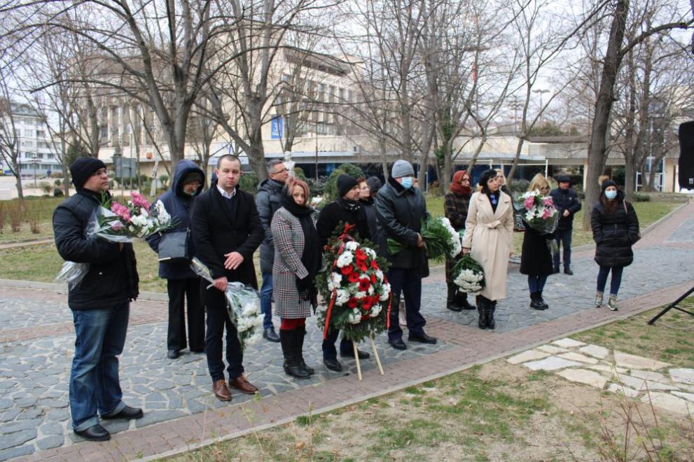 Благоевград се преклони пред паметта и саможертвата на Мара Бунева.Преди