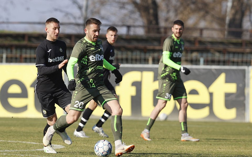 Отборите на Хебър Пазарджик и Струмска слава се изправят един