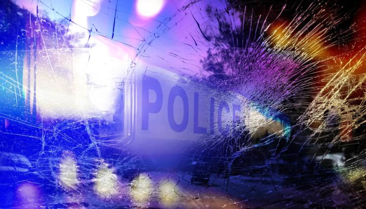 полиция - НА МОТИКА: Пияна шофьорка, возила детето си, помля три коли и прегази пешеходец