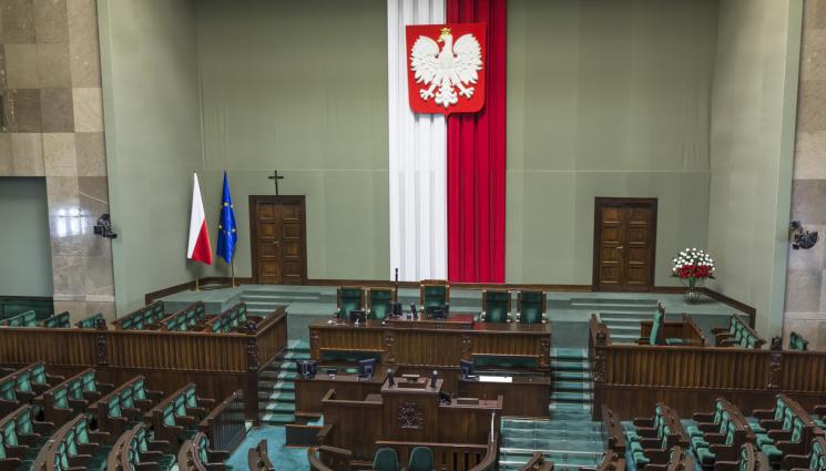 polish parliament - НА МОТИКА: Бивш полски министър се появи пиян в парламента (ВИДЕО)