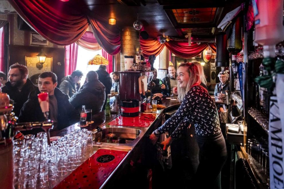  Нидерландия бар 