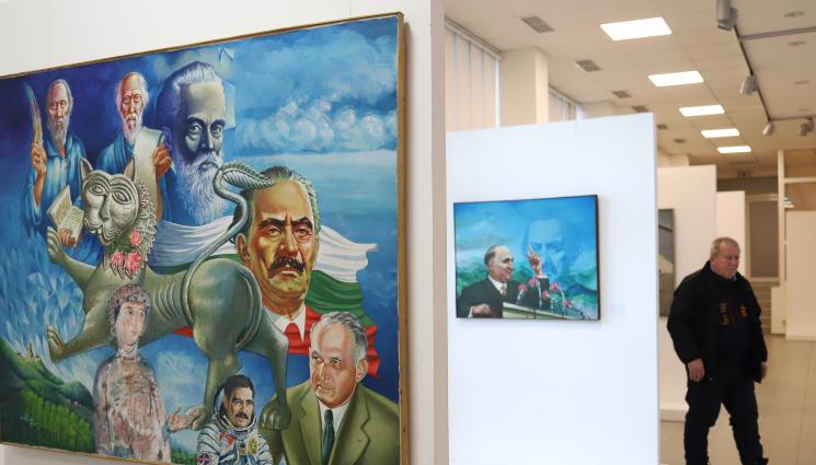 соцкартини - По каноните на марксистката естетика: Любов и война оживяват в соцкартини