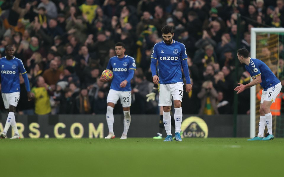 Евертън се раздели с Рафаел Бенитес днес, след загубата с