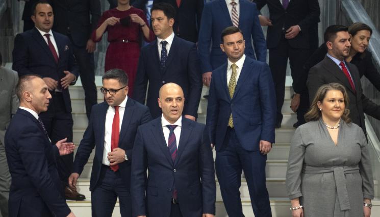 македония - Ново правителство в Скопие с 8 нови министри ще се бори със стари и нови предизвикателства