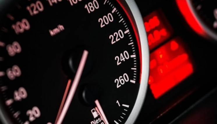 шофьори скорост - НОВИ ПРАВИЛА ПО ПЪТИЩАТА: Смъкват максималната скорост в центъра на София