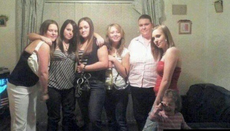 Астро - МИСТЕРИИ: Призрак на момче стряска момиченце (Някои от най-вълнуващите снимки с привидения)