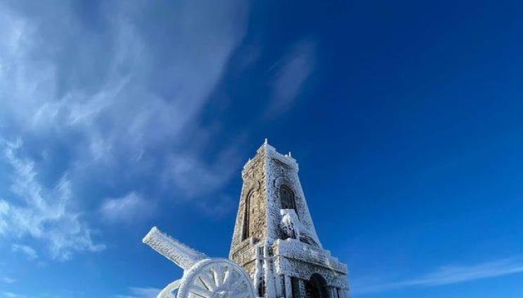 Паметник Шипка - Затварят Паметника на свободата за посетители заради ураганен вятър