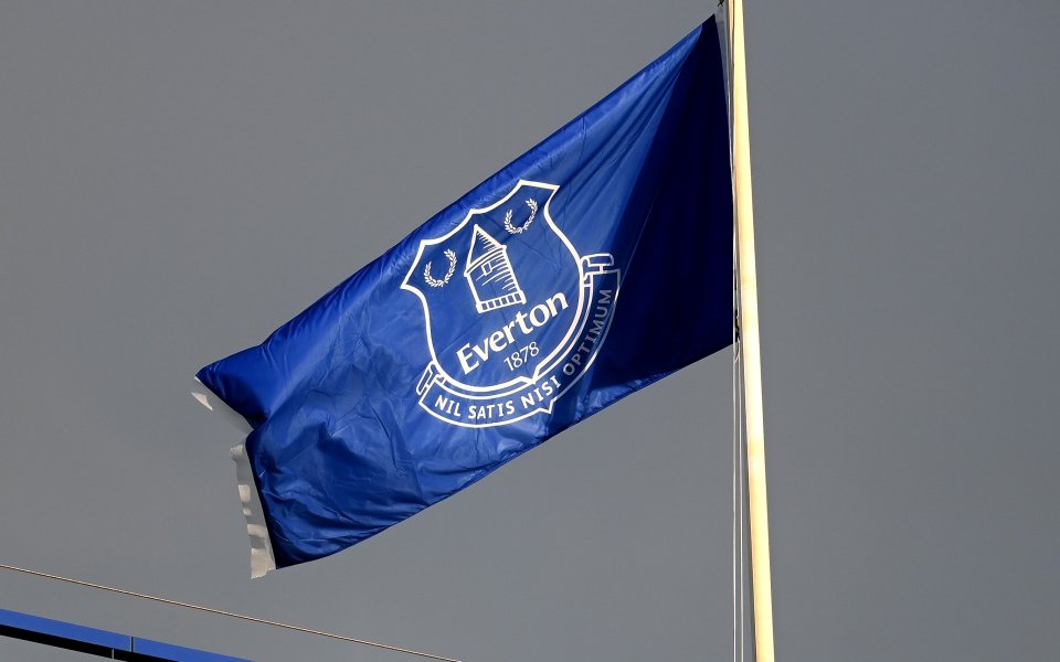 Собственикът на Евертън Фарад Мошири обмисля да продаде клуба, според